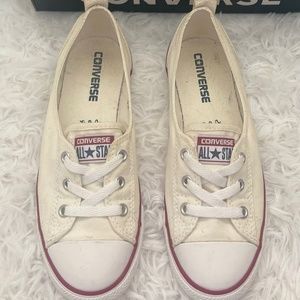 Cream coloured converse - size 7.5